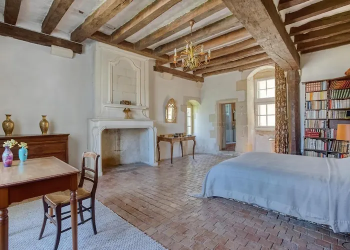 Le Castel Montigne-les-Rairies