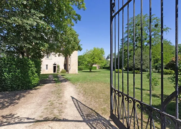 Le Castel Montigne-les-Rairies